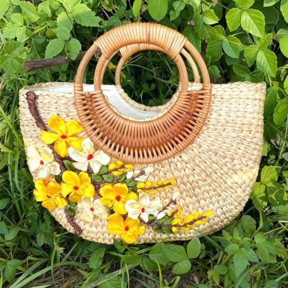 Women bag made by water hyacinth. Very beautiful and natural. Hand made